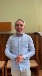 A JUVESC é um espaço de encontro, fé, amizade e protagonismo juvenil. 💙✨
Aqui, os jovens vivem experiências que fortalecem valores, criam laços verdadeiros e constroem histórias que ficam para a vida inteira.
Um caminho de crescimento, pertencimento e transformação. 🙏🏻💚