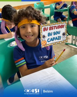 Os alunos do 2º ano vivenciaram uma experiência enriquecedora ao se prepararem para as avaliações. O colégio adota métodos lúdicos para o aprendizado, especialmente em momentos desafiadores, como as provas. 🧾✍🏻

A história do Geraldo, personagem do programa socioemocional LIV e a sua “orelhinha” foram utilizadas como recursos simbólicos para apoiar o desenvolvimento socioemocional dos estudantes durante a primeira avaliação do ano. Essa prática os ajuda a enfrentar desafios, fortalecer a autoconfiança e tornar o aprendizado mais lever. 🥰🙏🏻