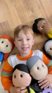 Criança Scalabriniana ✨
Neste sábado, dia 14, nossa escola viverá uma manhã muito especial com o encontro dos estudantes do Infantil e dos Anos Iniciais.
Inspirado pela temática da Campanha da Fraternidade deste ano, o momento convida nossas crianças a refletirem sobre fraternidade e moradia, despertando o olhar para o cuidado, a dignidade e o respeito por cada pessoa.
Um encontro para viver a fé, fortalecer a partilha e cultivar os valores que formam nossas crianças para o mundo. 💙