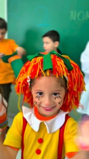 Era uma vez… um mundo onde cada página abre portas para a imaginação ✨📚
No Dia do Livro Infantil, celebramos as histórias que encantam, ensinam e fazem nossos pequenos viajarem sem sair do lugar. Ler é plantar sonhos e colher conhecimento! 🌱💭
Que nunca faltem livros, histórias e muita imaginação na vida das nossas crianças! 💙📖