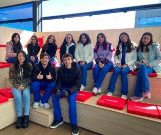 🚀 Nossos estudantes do Ensino Médio participaram da capacitação do Projeto Geração Inovadora, iniciativa da Secretaria de Inovação em parceria com o Núcleo Regional de Educação e o Sebrae.

Temos a alegria de compartilhar que alguns de nossos alunos foram selecionados para a próxima fase do projeto! 👏
Parabenizamos todos pelo empenho, dedicação e excelente desempenho. Que esta conquista seja apenas o início de uma trajetória repleta de aprendizado, inovação e sucesso. Estamos muito orgulhosos! 💙✨

#GeraçãoInovadora #EnsinoMédio #OrgulhoESI #Inovação #EducaçãoQueTransforma ProtagonismoJuvenil