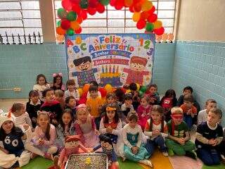 🔤🔢✨ Uma comemoração cheia de aprendizado!
Hoje foi dia de celebrar o aniversário do Sr. Alfabeto e da Sr.ª Numérica de um jeitinho muito especial: com uma atividade repleta de descobertas, criatividade e diversão! 🎉💙
Nossos pequenos participaram desse momento colocando em prática seus conhecimentos sobre letras e números, aprendendo de forma leve, significativa e, claro, com muita alegria! 🥰📚
Porque aqui, cada aprendizado merece ser comemorado! 🎈✨
#EducaçãoInfantil #AprenderBrincando #SrAlfabeto #SrNumerica #AtividadePedagógica #Aprendizagem #Educação