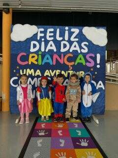 ✨🎭 Para fechar a Semana da Criança com chave de ouro, nosso colégio se encheu de cores, personagens e muita imaginação!
O Dia da Fantasia trouxe super-heróis, princesas, personagens favoritos e muitas ideias criativas, transformando nosso dia em um verdadeiro desfile de alegria! 🦸♂️👑💫
Uma semana cheia de brincadeiras, sorrisos e momentos especiais que ficarão na memória dos nossos pequenos! 💙💚🧡
#SemanaDaCriança #ESIBelém